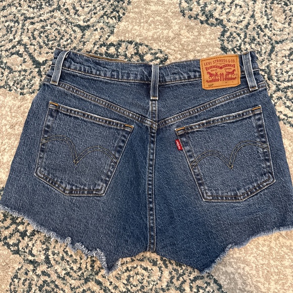 Levi 501 Denim Shorts Size 27 - Picture 2 of 2